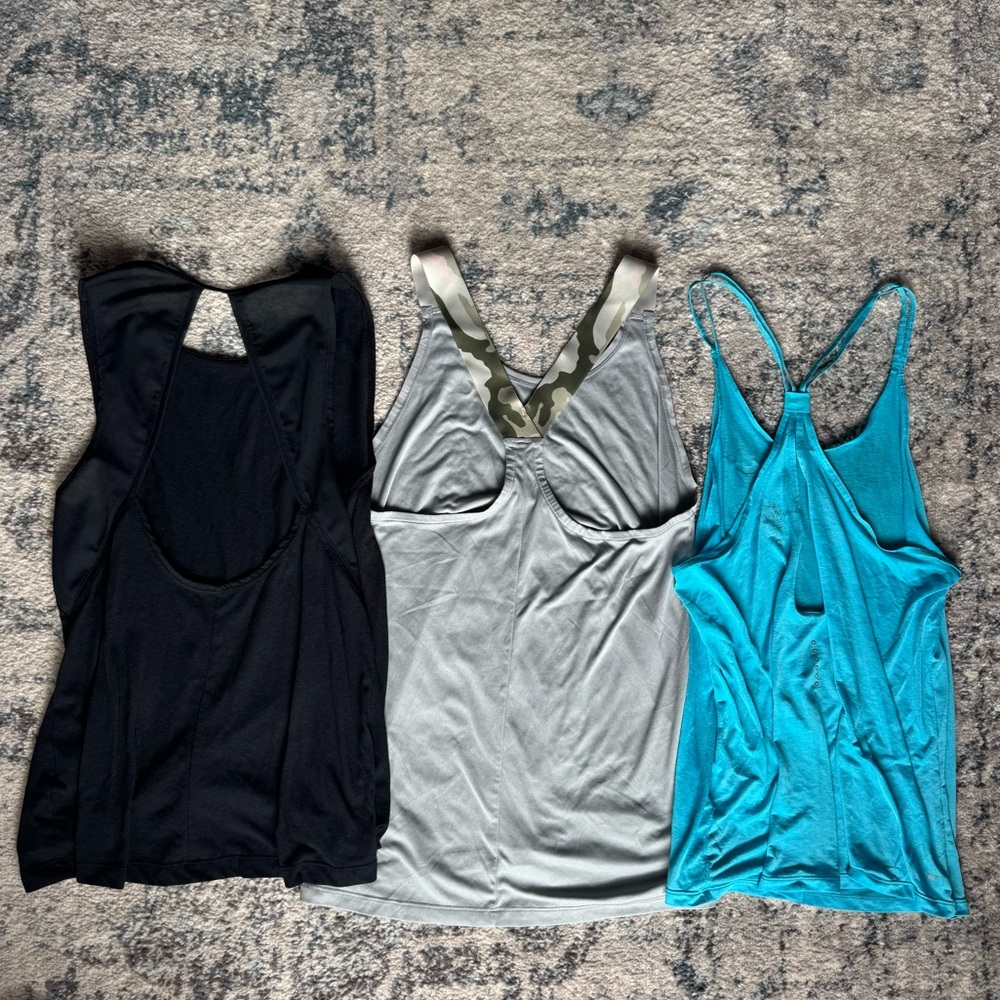 BUNDLE 3 Women’s Nike Tank Tops Size Medium